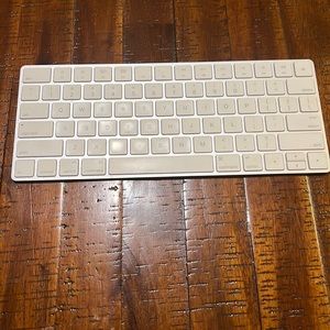 APPLE KEYBOARD WIRELESS SILVER A1644